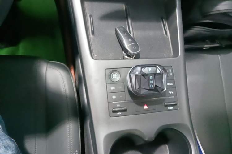 Used BYD Qin PLUS 2025 DM-i Smart Drive 55KM Leading Model Gear Lever