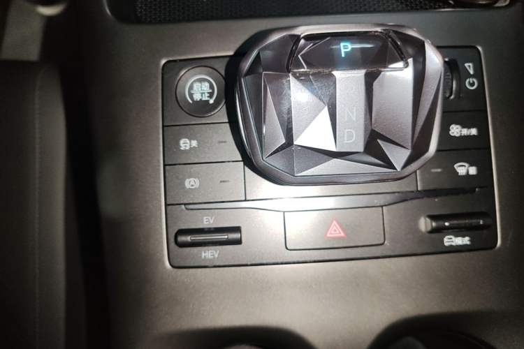 Used BYD Qin PLUS 2025 DM-i Smart Drive 55KM Leading Model Gear Lever