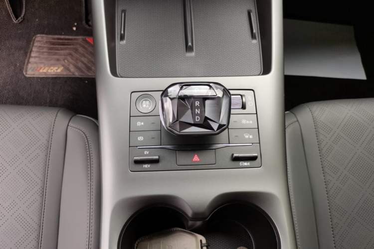 Used BYD Qin PLUS 2025 DM-i Smart Drive 55KM Leading Model Gear Lever