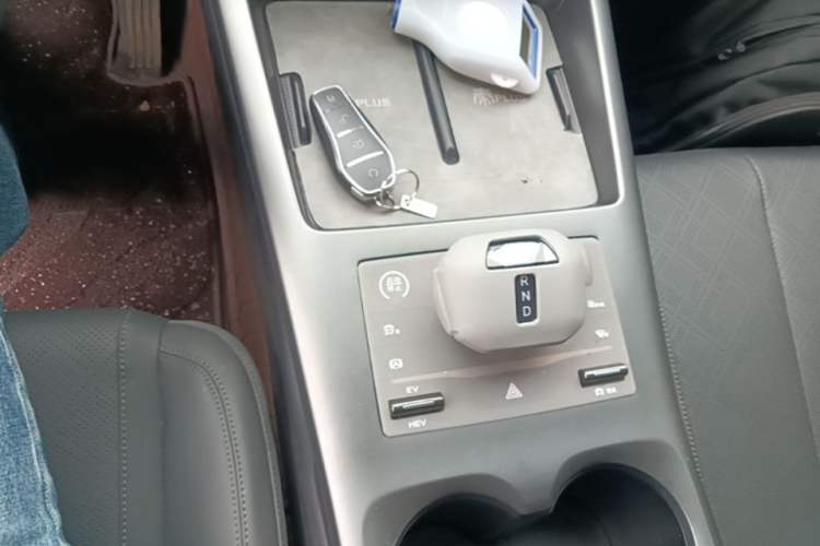 Used BYD Qin PLUS 2025 DM-i Smart Drive 55KM Leading Model Gear Lever