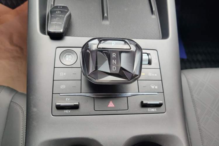 Used BYD Qin PLUS 2025 DM-i Smart Drive 55KM Leading Model Gear Lever