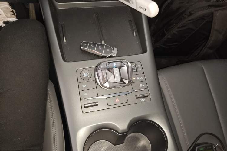 Used BYD Qin PLUS 2025 DM-i Smart Drive 55KM Leading Model Gear Lever
