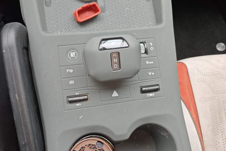 Used BYD Qin PLUS 2025 DM-i Smart Drive 55KM Leading Model Gear Lever