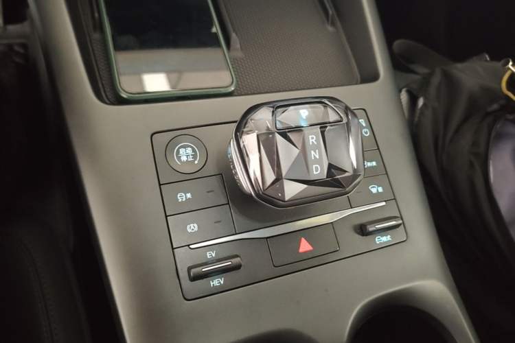 Used BYD Qin PLUS 2025 DM-i Smart Drive 55KM Leading Model Gear Lever