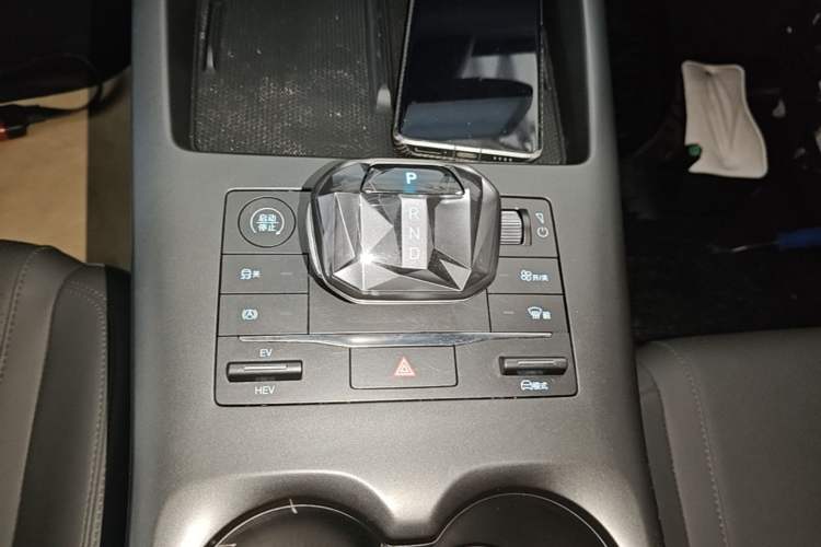 Used BYD Qin PLUS 2025 DM-i Smart Drive 55KM Leading Model Gear Lever