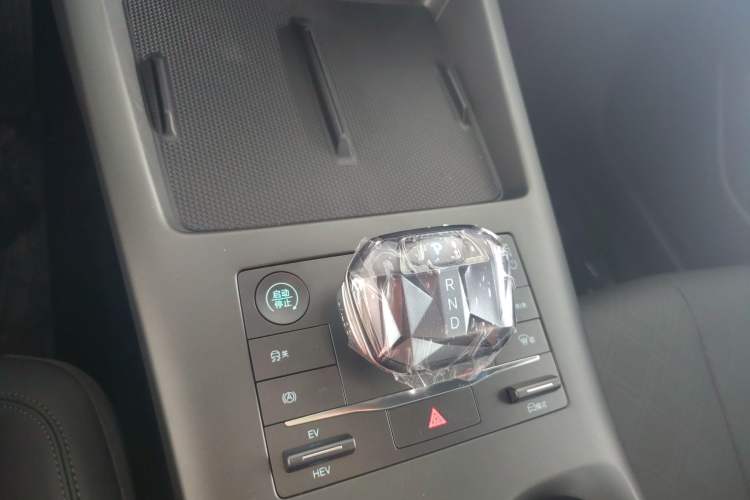 Used BYD Qin PLUS 2025 DM-i Smart Drive 55KM Leading Model Gear Lever