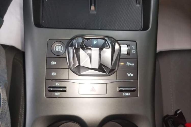 Used BYD Qin PLUS 2025 DM-i Smart Drive 55KM Leading Model Gear Lever