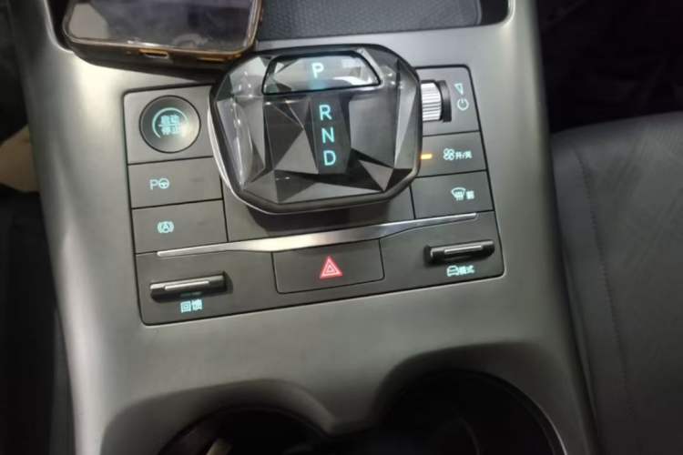 Used BYD Qin PLUS 2025 EV Smart Drive Edition 510KM Leading Model Gear Lever