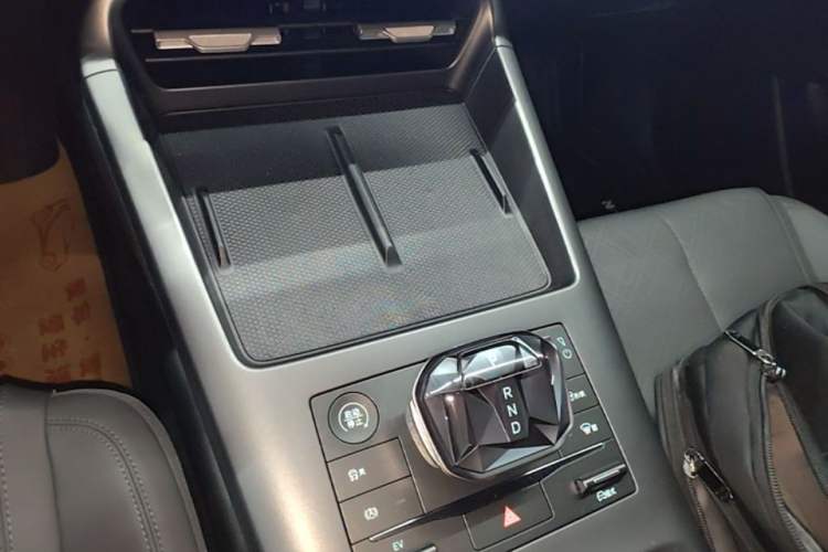 Used BYD Qin PLUS 2025 DM-i Smart Drive 55KM Leading Model Gear Lever