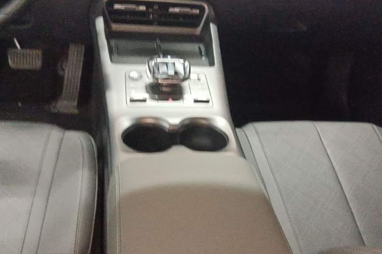 Used BYD Qin PLUS 2025 DM-i Smart Drive 55KM Leading Model Gear Lever