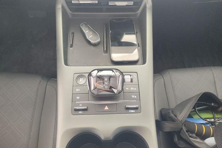 Used BYD Qin PLUS 2025 DM-i Smart Drive 55KM Leading Model Gear Lever