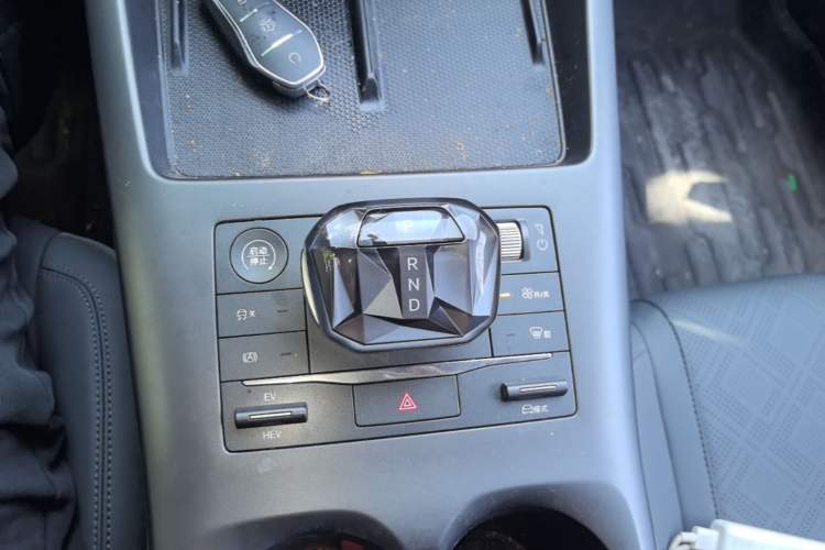 Used BYD Qin PLUS 2025 DM-i Smart Drive 55KM Leading Model Gear Lever