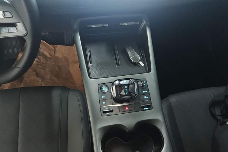 Used BYD Qin PLUS 2025 DM-i Smart Drive 55KM Leading Model Gear Lever
