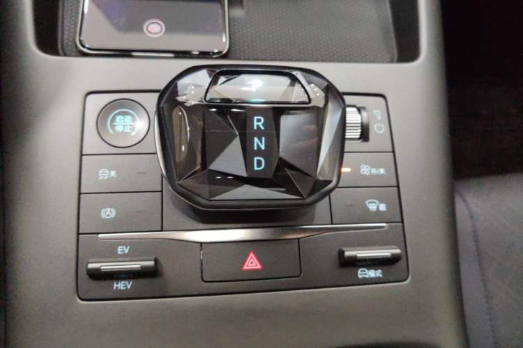 Used BYD Qin PLUS 2025 DM-i Smart Drive 55KM Leading Model Gear Lever