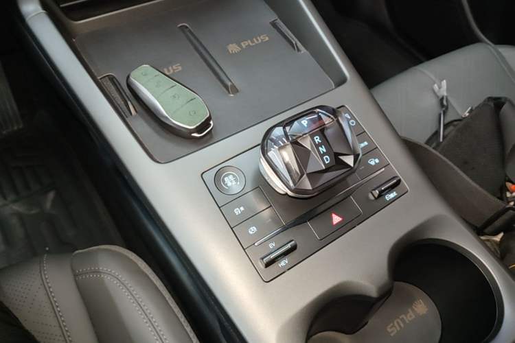 Used BYD Qin PLUS 2025 DM-i Smart Drive 55KM Leading Model Gear Lever
