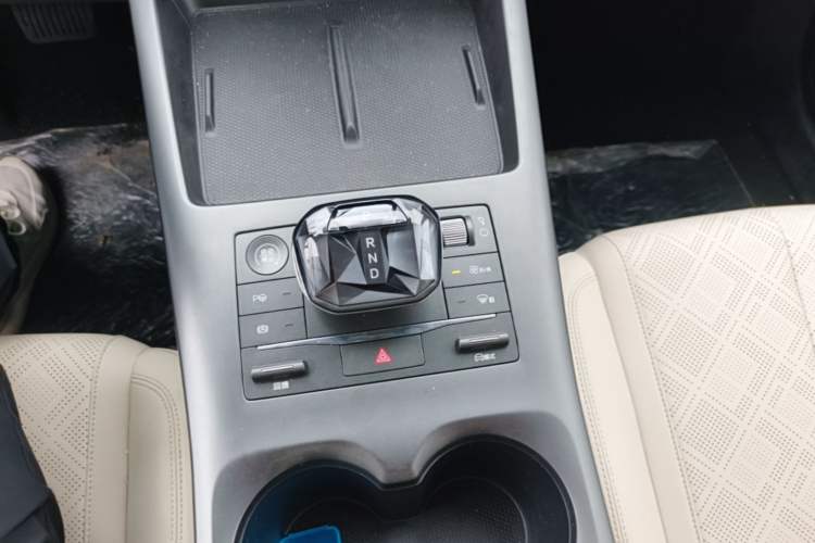 Used BYD Qin PLUS 2025 EV Smart Drive Edition 420KM Leading Model Gear Lever