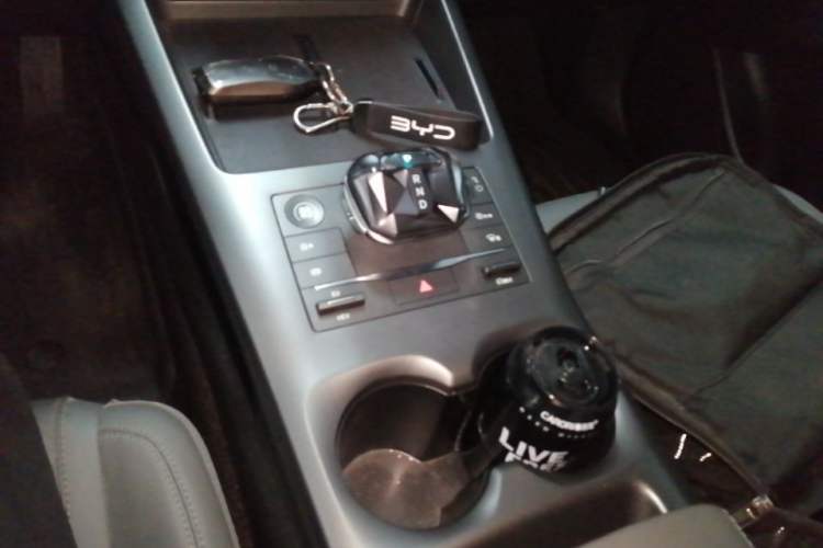 Used BYD Qin PLUS 2025 DM-i Smart Drive 55KM Leading Model Gear Lever