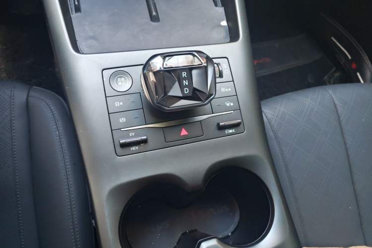 Used BYD Qin PLUS 2025 DM-i Smart Drive 55KM Leading Model Gear Lever