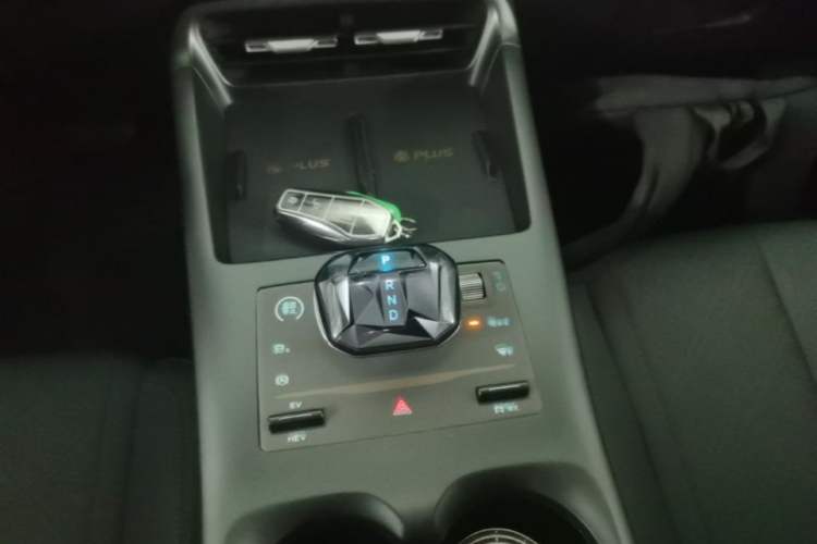 Used BYD Qin PLUS 2025 DM-i Smart Drive 55KM Leading Model Gear Lever