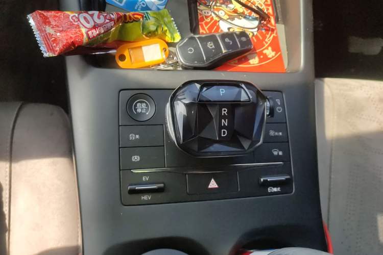Used BYD Qin PLUS 2025 DM-i Smart Drive 55KM Leading Model Gear Lever