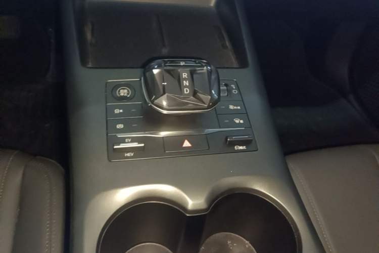 Used BYD Qin PLUS 2025 DM-i Smart Drive 55KM Leading Model Gear Lever