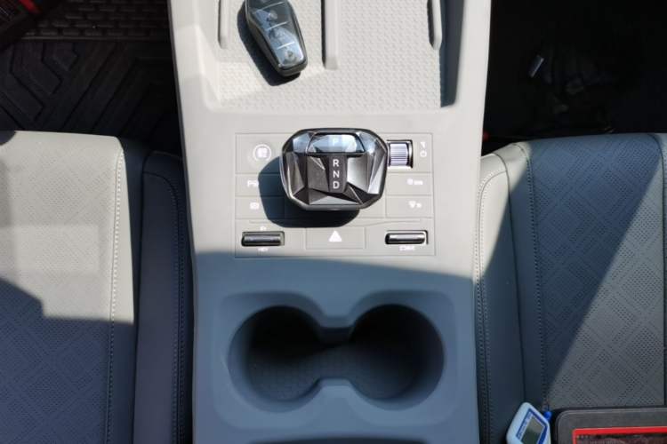 Used BYD Qin PLUS 2025 DM-i Smart Drive 55KM Leading Model Gear Lever