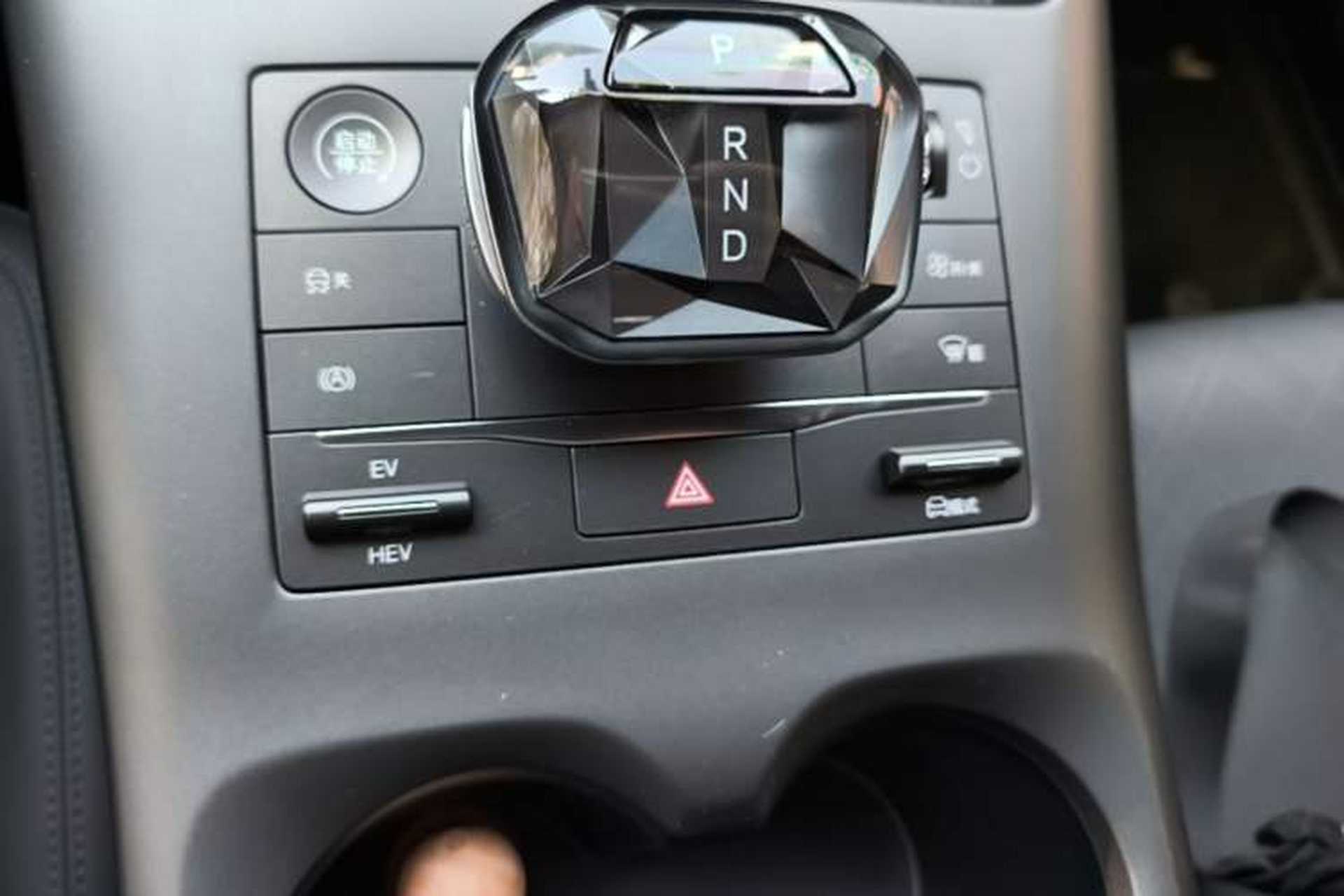 Used BYD Qin PLUS 2025 DM-i Smart Drive 55KM Leading Model Gear Lever