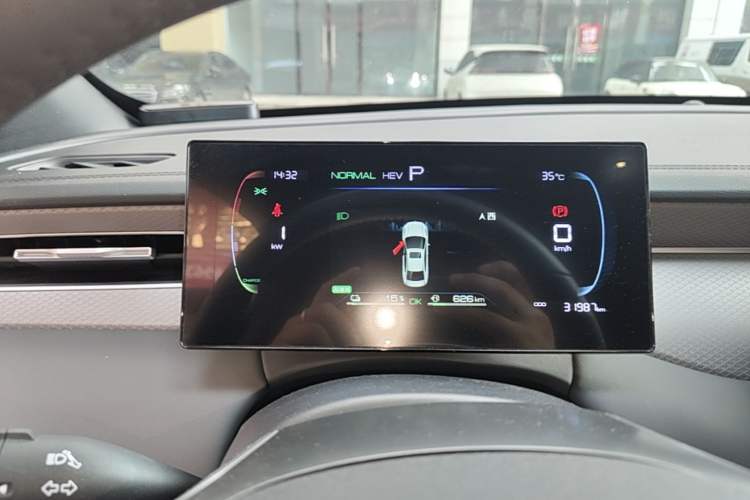Used BYD Qin PLUS 2025 DM-i Smart Drive 55KM Leading Model Instrument Cluster