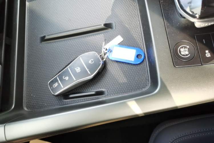 Used BYD Qin PLUS 2025 DM-i Smart Drive 55KM Leading Model Interior 1