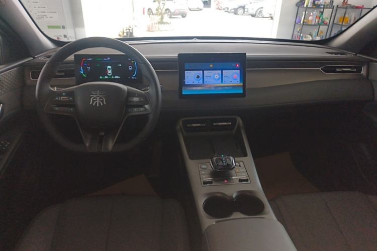Used BYD Qin PLUS 2025 DM-i Smart Drive 55KM Leading Model Interior 1