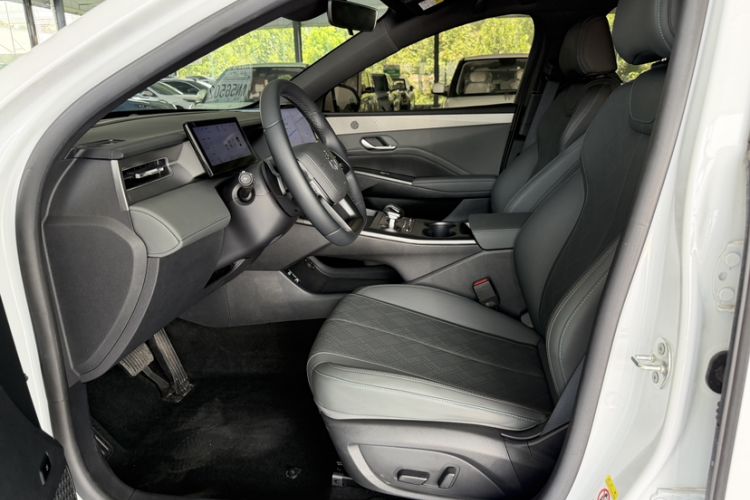 Used BYD Qin PLUS 2025 DM-i Smart Drive 120KM Superior Model Interior 1