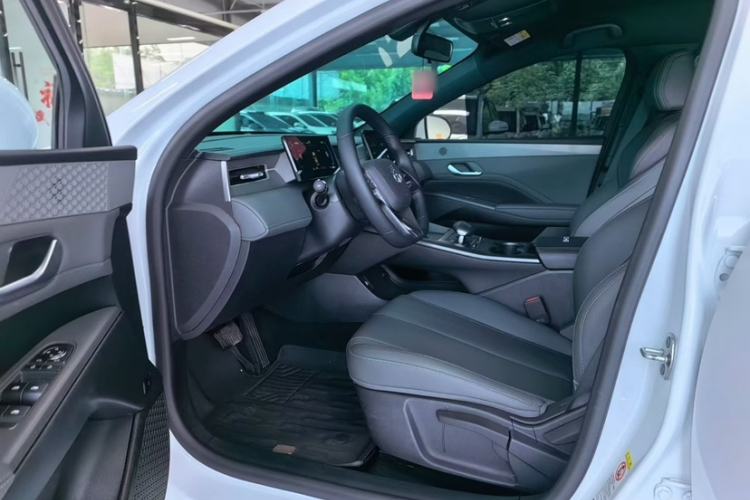 Used BYD Qin PLUS 2025 DM-i Smart Drive 55KM Leading Model Interior 1