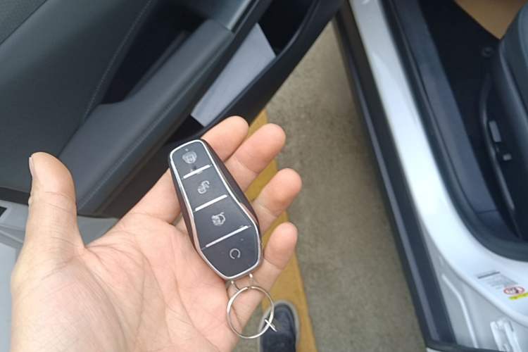 Used BYD Qin PLUS 2025 DM-i Smart Drive 120KM Superior Model Interior 1