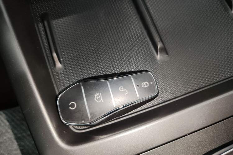 Used BYD Qin PLUS 2025 DM-i Smart Drive 55KM Leading Model Interior 1
