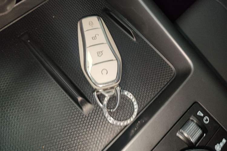 Used BYD Qin PLUS 2025 DM-i Smart Drive 55KM Leading Model Interior 1