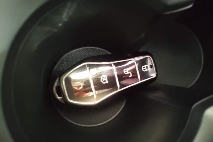 Used BYD Qin PLUS 2025 DM-i Smart Drive 55KM Leading Model Interior 1