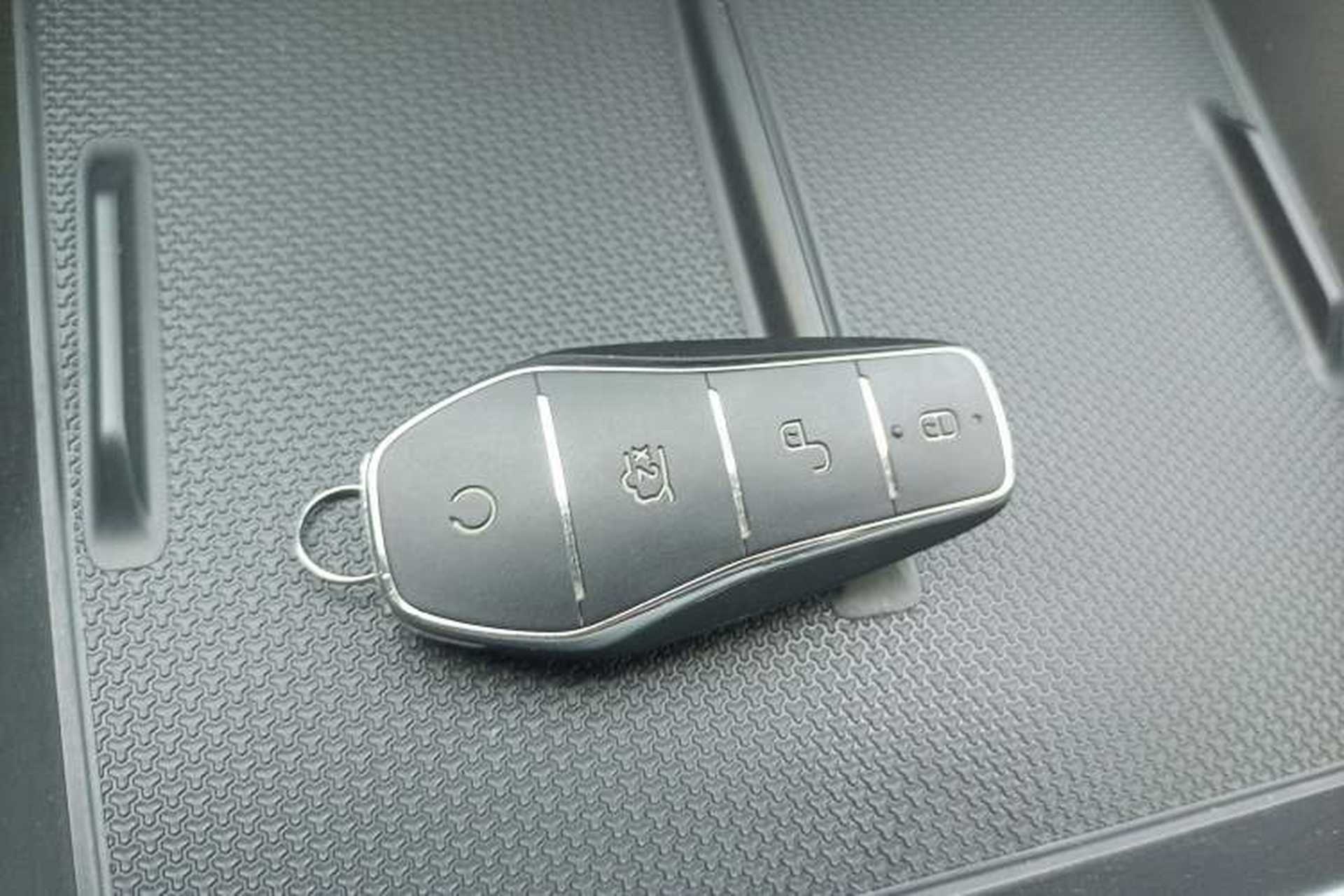 Used BYD Qin PLUS 2025 DM-i Smart Drive 55KM Leading Model Interior 1