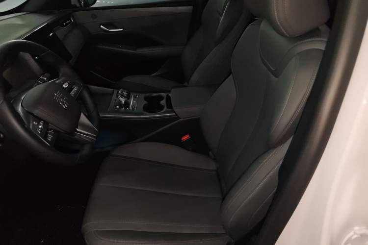 Used BYD Qin PLUS 2025 DM-i Smart Drive 55KM Leading Model Interior 2