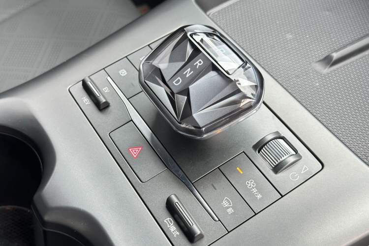 Used BYD Qin PLUS 2025 DM-i Smart Drive 55KM Leading Model Interior 3