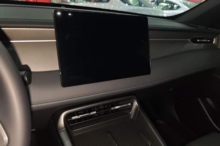 Used BYD Qin PLUS 2025 DM-i Smart Drive 55KM Leading Model Interior 4
