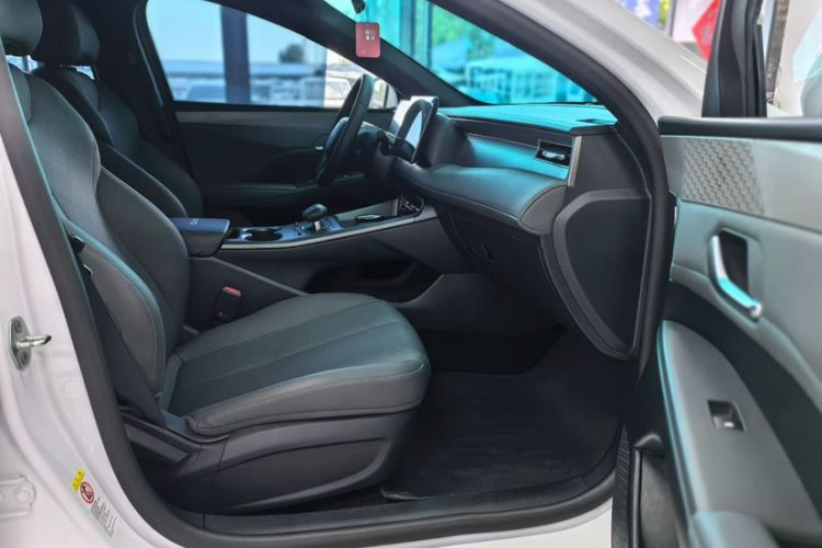 Used BYD Qin PLUS 2025 DM-i Smart Drive 55KM Leading Model Interior 4