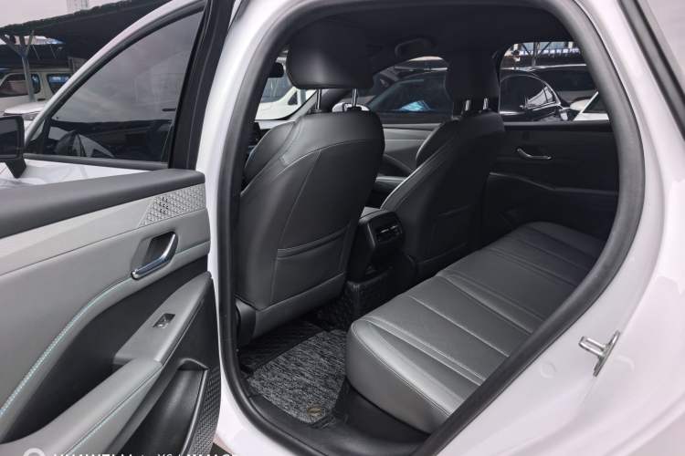 Used BYD Qin PLUS 2025 DM-i Smart Drive 55KM Leading Model Interior 4