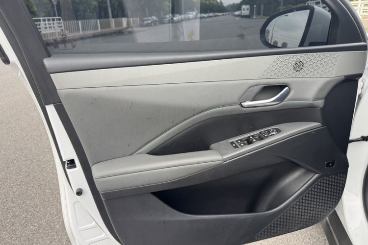 Used BYD Qin PLUS 2025 DM-i Smart Drive 55KM Leading Model Interior 4