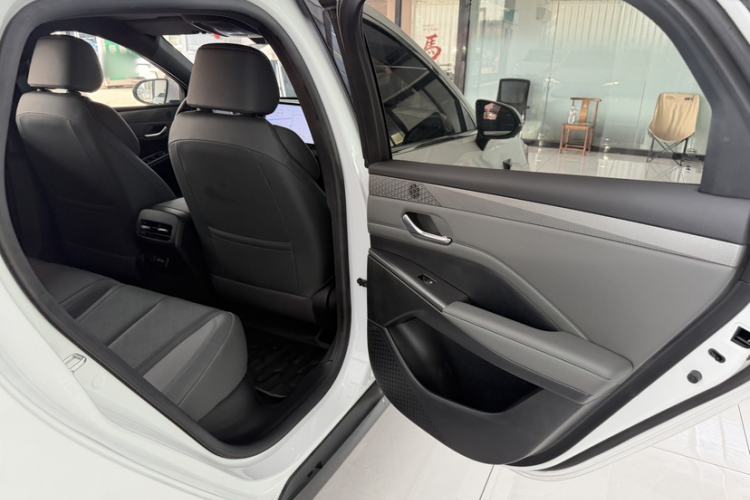 Used BYD Qin PLUS 2025 DM-i Smart Drive 120KM Superior Model Interior 5