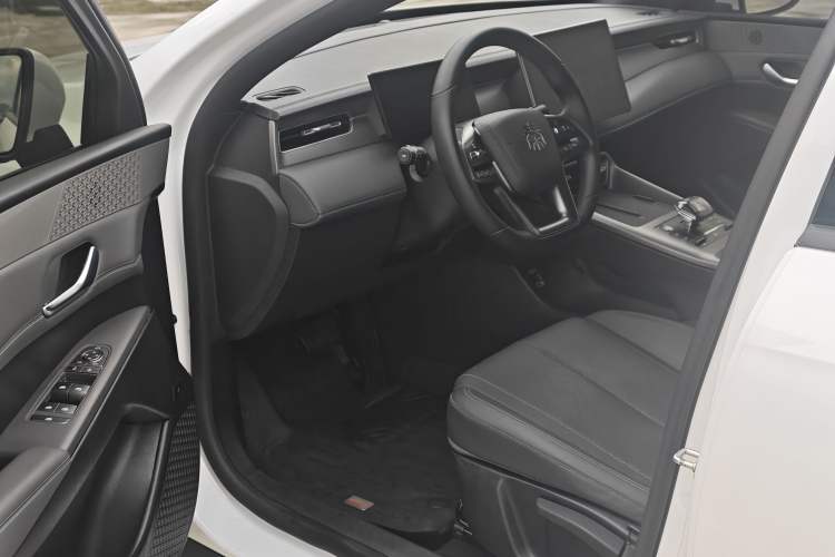 Used BYD Qin PLUS 2025 EV Smart Drive Edition 420KM Leading Model Interior 6