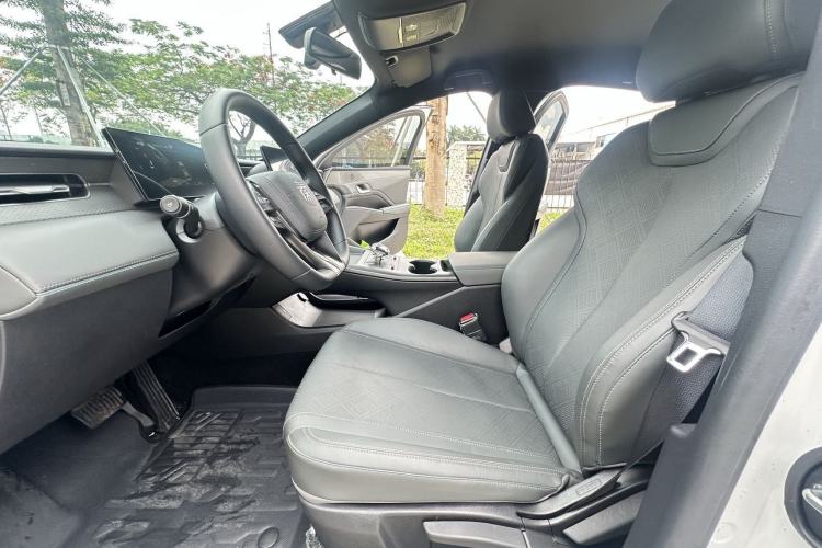 Used BYD Qin PLUS 2025 DM-i Smart Drive 55KM Leading Model Interior 6