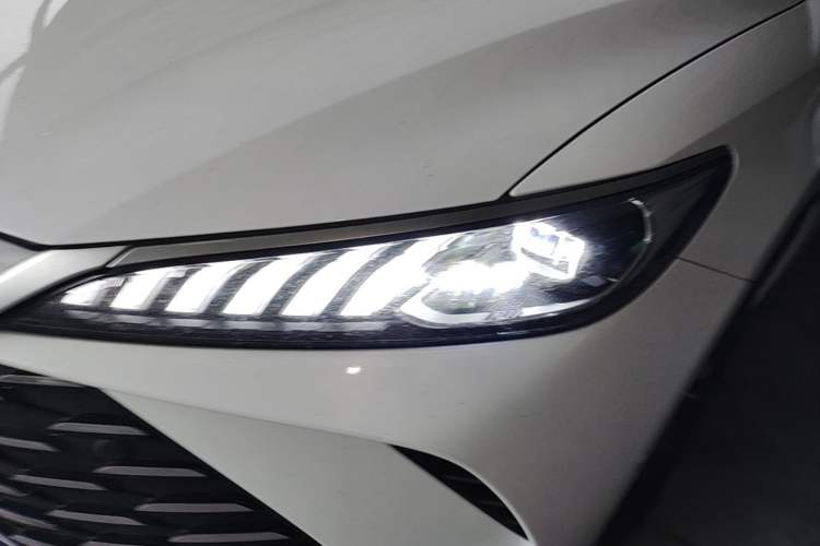 Used BYD Qin PLUS 2025 DM-i Smart Drive 120KM Superior Model Left Front Headlight