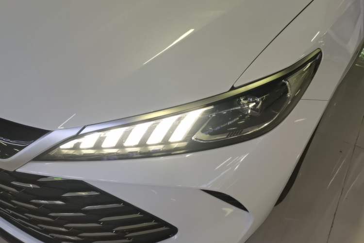 Used BYD Qin PLUS 2025 DM-i Smart Drive 55KM Beyond Model Left Front Headlight