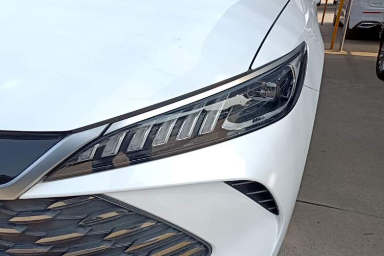 Used BYD Qin PLUS 2025 DM-i Smart Drive 55KM Leading Model Left Front Headlight