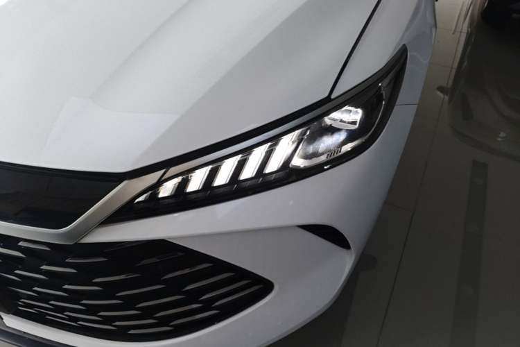 Used BYD Qin PLUS 2025 DM-i Smart Drive 55KM Beyond Model Left Front Headlight